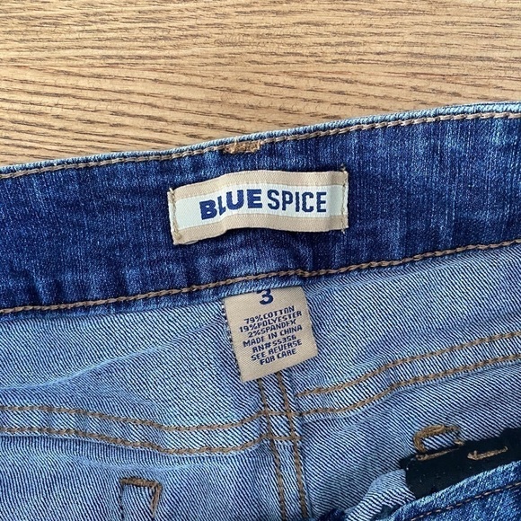Blue Spice Jean Shorts - Picture 3 of 3